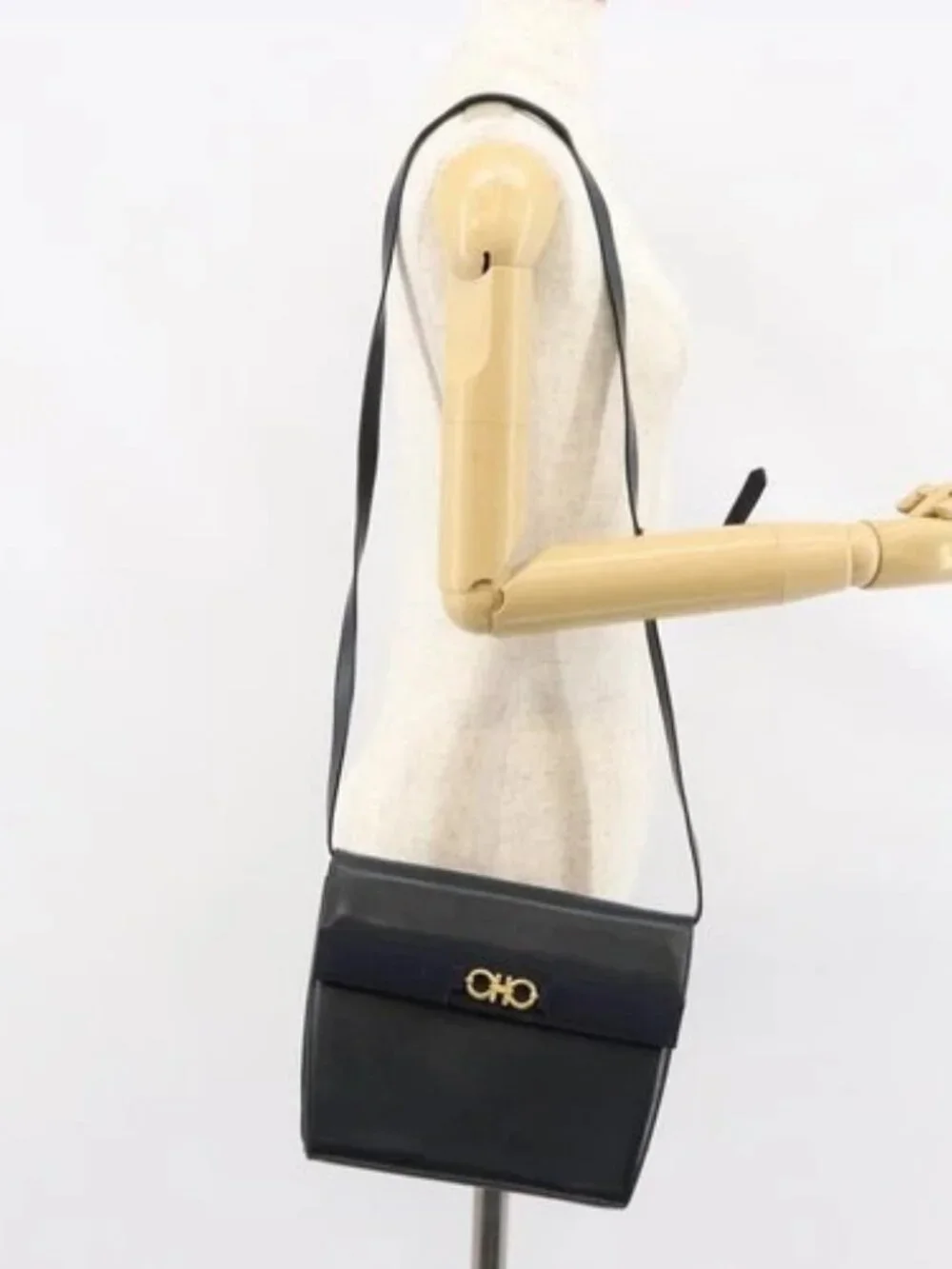 Salvatore Ferragamo Shoulder Bag Leather Black Gold Auth 152686